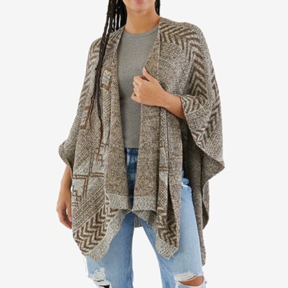 The Jetset Diaries Plus Knit Poncho - Picture 2 of 15
